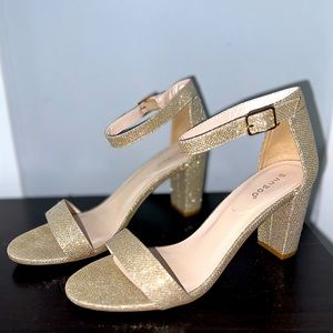 Perfect for Valentines Day, Prom, Courtwarming, Easter, or just a night out!